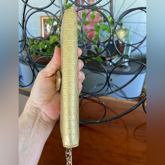 GUCCI Gorgeous Gold Leather Wallet W/Chain, Box. - Picture 5 of 16